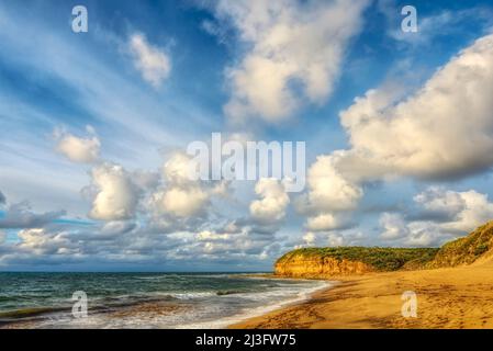 Wolken über Bells Beach, Great Ocean Road, Victoria, Australien Stockfoto