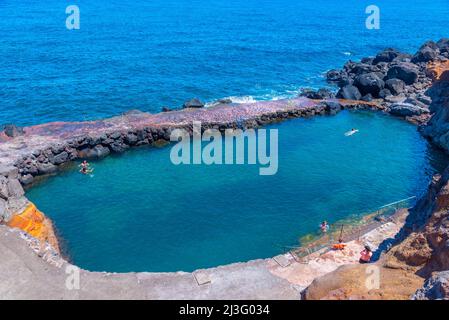 Pontinha do Topo Naturpool auf der Insel Sao Jorge auf den Azoren, Portugal. Stockfoto