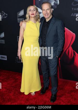 Hollywood, Usa. 07. April 2022. HOLLYWOOD, LOS ANGELES, KALIFORNIEN, USA - 07. APRIL: Rhea Seehorn und Bob Odenkirk kommen zur Los Angeles Premiere von AMCs 'Better Call Saul'-Saison 6, die am 7. April 2022 in der Hollywood American Legion Theatre Post 43 in Hollywood, Los Angeles, Kalifornien, USA, stattfand. (Foto von Xavier Collin/Image Press Agency) Quelle: Image Press Agency/Alamy Live News Stockfoto