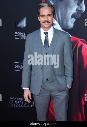 Hollywood, Usa. 07. April 2022. HOLLYWOOD, LOS ANGELES, KALIFORNIEN, USA - 07. APRIL: Tony Dalton kommt zur Los Angeles Premiere von AMCs 'Better Call Saul'-Saison 6, die am 7. April 2022 in der Hollywood American Legion Theatre Post 43 in Hollywood, Los Angeles, Kalifornien, USA, stattfand. (Foto von Xavier Collin/Image Press Agency) Quelle: Image Press Agency/Alamy Live News Stockfoto