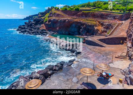 Pontinha do Topo Naturpool auf der Insel Sao Jorge auf den Azoren, Portugal. Stockfoto