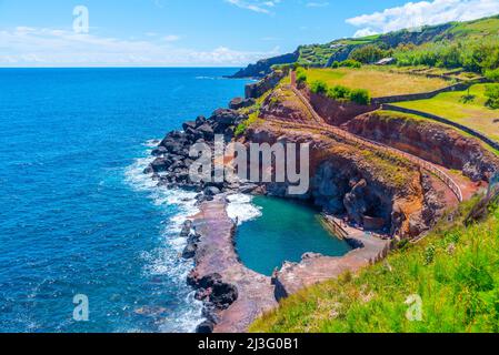 Pontinha do Topo Naturpool auf der Insel Sao Jorge auf den Azoren, Portugal. Stockfoto