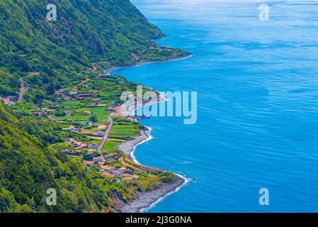 Faja dos Vimes Dorf auf der Insel Sao Jorge in Portugal. Stockfoto