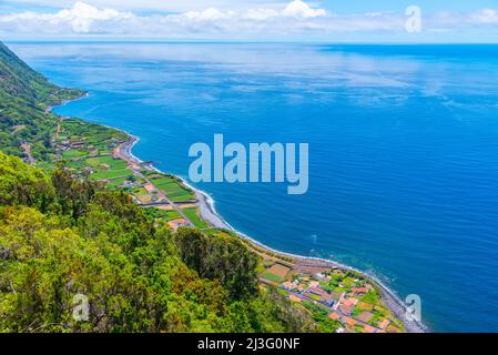 Faja dos Vimes Dorf auf der Insel Sao Jorge in Portugal. Stockfoto