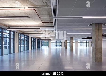 Unmöblierter Büroraum. 66 Shoe Lane, London, Großbritannien. Architekt: Stiff + Trevillion Architects, 2020. Stockfoto