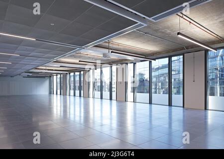 Unmöblierter Büroraum. 66 Shoe Lane, London, Großbritannien. Architekt: Stiff + Trevillion Architects, 2020. Stockfoto