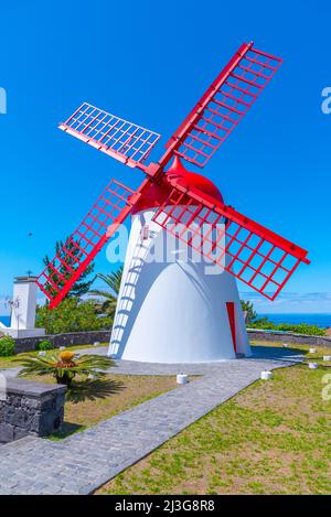 Windmühle Pico Vermelho auf der Insel Sao Miguel in Portugal. Stockfoto