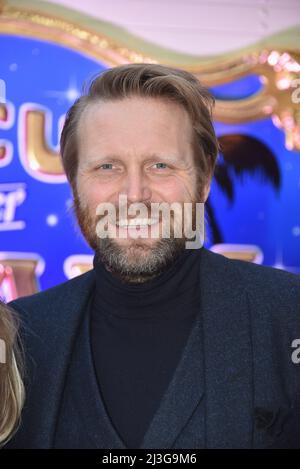 Köln, Deutschland. 07. April 2022. Der Athlet Julius Brink kommt zur Kölner Premiere des Circus Theater Roncalli Credit: Horst Galuschka/dpa/Alamy Live News Stockfoto