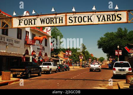 Der Eingang zum Ft Worth Stockyards, der das Erbe der texanischen Stadt als Zentrum für Viehzucht bewahrt Stockfoto