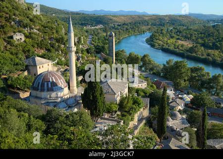 Hochansicht mittelalterliche befestigte Stadt Pocitelj, Bosnien und Herzegowina Stockfoto