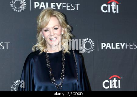 Los Angeles, USA. 07. April 2022. LOS ANGELES - APR 7: Jean Smart beim PaleyFest 2022 - Hacks im Dolby Theater am 7. April 2022 in Los Angeles, CA (Foto von Katrina Jordan/Sipa USA) Quelle: SIPA USA/Alamy Live News Stockfoto