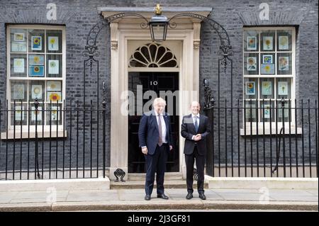 London, Großbritannien. 8. April 2022. Der Premierminister von Boris Johnson trifft den Bundeskanzler von Deutschland Olaf Scholz in Downing Street Credit: MARTIN DALTON/Alamy Live News Stockfoto