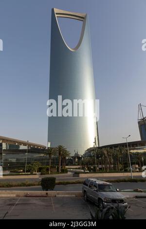 Riad, Saudi-Arabien, 1.. April 2022: Straßenbild von Riad, Olaya Street Stockfoto