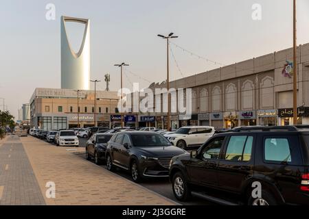 Riad, Saudi-Arabien, 1.. April 2022: Schaufenster in Riad, Olaya Street Stockfoto