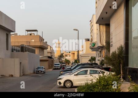 Riad, Saudi-Arabien, 1.. April 2022: Straßenbild von Riad, Olaya Street Stockfoto