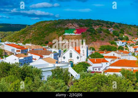 Luftaufnahme des portugiesischen Dorfes Alte. Stockfoto