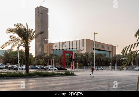 Riad, Saudi-Arabien, 1.. April 2022: Straßenbild von Riad, Olaya Street Stockfoto