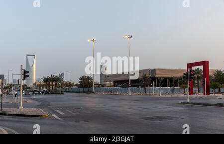 Riad, Saudi-Arabien, 1.. April 2022: Straßenbild von Riad, Olaya Street Stockfoto