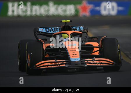 Albert Park, Melbourne, Australien. 8. April 2022. FIA Formula 1 Australian Grand Prix, Freie Trainingseinheiten; Lando Norris aus Großbritannien fährt im Training die Nummer 4 McLaren MCL36 Mercedes Kredit: Action Plus Sports/Alamy Live News Stockfoto