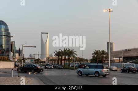 Riad, Saudi-Arabien, 1.. April 2022: Straßenbild von Riad, Olaya Street Stockfoto