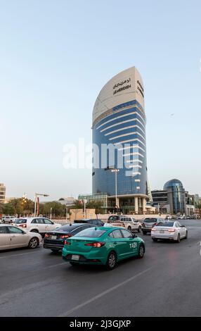 Riad, Saudi-Arabien, 1.. April 2022: Straßenbild von Riad, Olaya Street Stockfoto