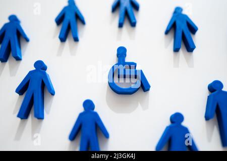 Konzept Der Sozialen Ungleichheit Und Diskriminierung. Behinderte Person Im Rollstuhl Stockfoto