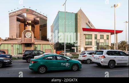 Riad, Saudi-Arabien, 1.. April 2022: Straßenbild von Riad, Olaya Street Stockfoto