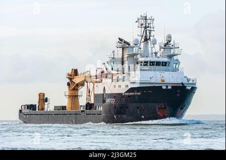 SD Northern River ist ein Mehrzweck-Hilfsschiff, das von den Serco Marine Services zur Unterstützung des britischen Marineservice betrieben wird -, März 2014. Stockfoto