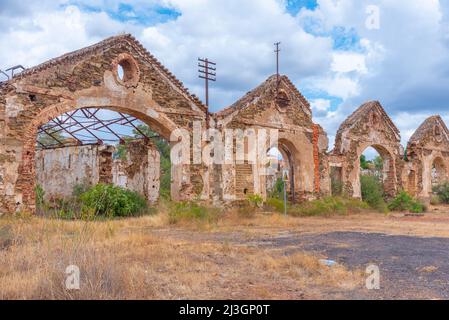 Verwüsttes Bergbaugebäude in Minas de Sao Domingos in Portugal. Stockfoto