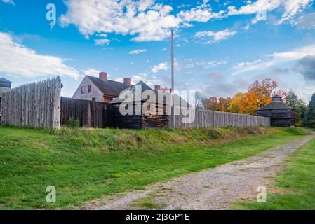 AUGUSTA, ME, USA - 16. OKTOBER 2021: Altes Wahrzeichen Fort Western, ehemaliger britischer Kolonialposten am Kopf der Schifffahrt auf dem Kennebec River, erbaut Stockfoto