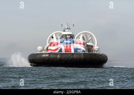 Solent Flyer wird von Hovertravel betrieben und bietet einen Hochgeschwindigkeitsverkehr für Passagiere über den Solent, der Portsmouth und Ryde auf der Isle of Wight verbindet. Stockfoto