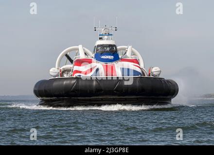 Solent Flyer wird von Hovertravel betrieben und bietet einen Hochgeschwindigkeitsverkehr für Passagiere über den Solent, der Portsmouth und Ryde auf der Isle of Wight verbindet. Stockfoto