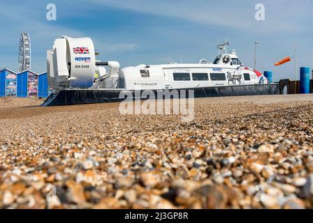 Solent Flyer wird von Hovertravel betrieben und bietet einen Hochgeschwindigkeitsverkehr für Passagiere über den Solent, der Portsmouth und Ryde auf der Isle of Wight verbindet. Stockfoto