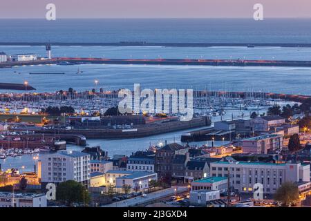 Frankreich, Manche, Cotentin, Cherbourg-Octeville, Chantereyne Marina bei Sonnenaufgang Stockfoto