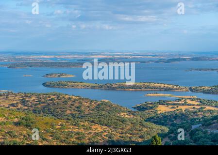 Luftaufnahme des Alqueva Sees in Portugal. Stockfoto