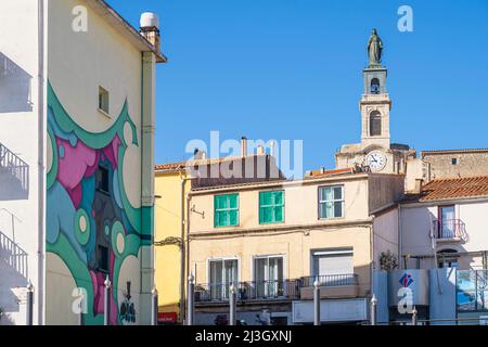 Frankreich, Herault, Sete, Wandgemälde des tschechischen Künstlers Jan Kalab, Kirche Saint-Louis im Hintergrund Stockfoto