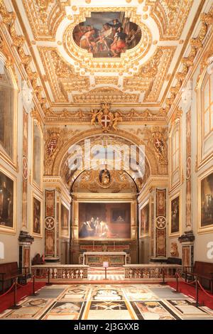Malta, Valletta, Stadt, die von der UNESCO zum Weltkulturerbe erklärt wurde, die St. John's Co-Kathedrale, die zwischen 1573 und 1577 von den Rittern des Johanniterordens von Jerusalem nach Plänen des maltesischen Militärarchitekten Girolamo Cassar und mit Gemälden von Mattia Preti erbaut wurde, Oratorium mit Caravaggios Gemälde die Dekollierung des heiligen Johannes des Täufers, gemalt 1608 Stockfoto