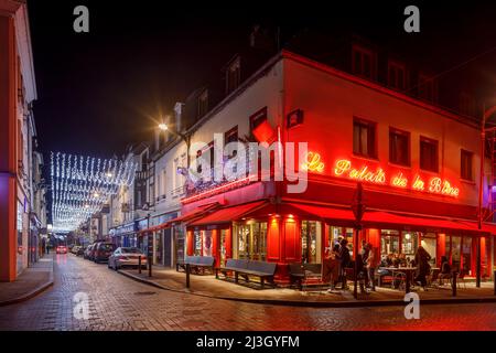 Frankreich, Normandie, Eure, Risle Valley, Pont-Audemer, Beschriftet die schönsten Umwege Frankreichs, genannt das kleine Venedig der Normandie, Weihnachtslichter in den Straßen Stockfoto