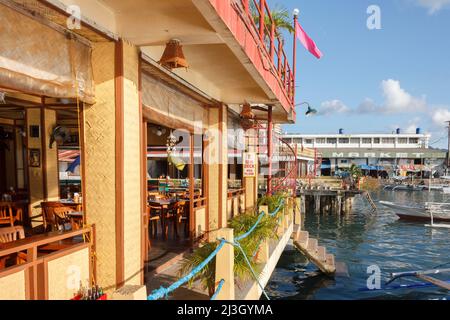 Philippinen, Palawan, Calamianes Archipel, Coron Town, Sea Dive Resort Restaurant, Blick auf den Markt Stockfoto