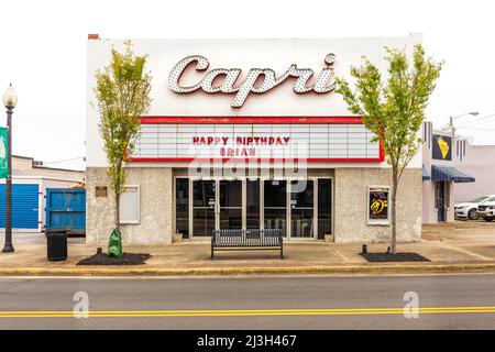 GAFFNEY, S.C., USA-2 APRIL 2022: Das Capri Theater in der Limestone Street in der Innenstadt von Gaffney. 1908 als Besprechungsraum erbaut. Stockfoto