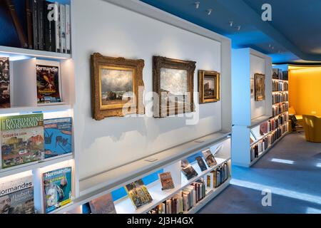 Frankreich, Normandie, Calvados, Cote Fleurie, Deauville, Medienbibliothek Les Franciscaines, Architekt Alain Moatti, Gustave Courbet, Marine, Schwerwetter, Jean-Baptiste Camille Corot, Ein Strand in der Normandie, Claude Monet, Etretat Stockfoto