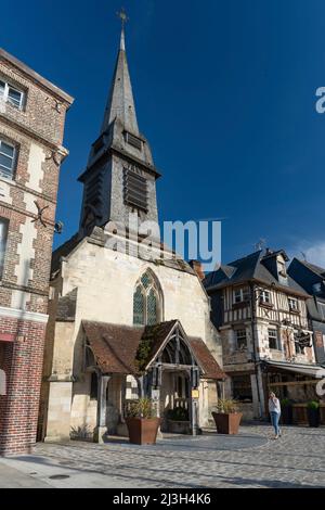 Frankreich, Calvados, Honfleur, Vieux Bassin, Kirche Saint Étienne Stockfoto