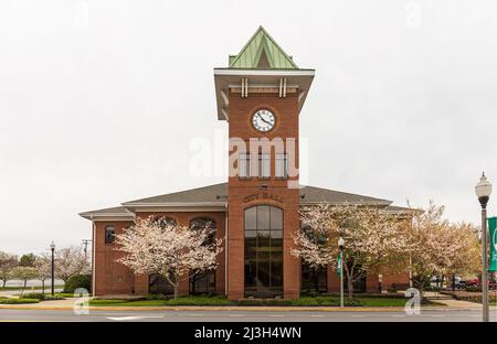 GAFFNEY, S.C. USA-2 APRIL 2022: Gaffney City Hall im Frühjahr. Stockfoto