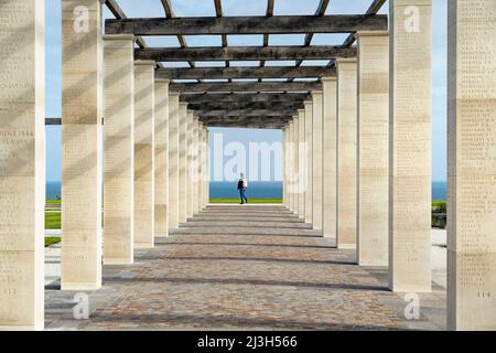 Frankreich, Calvados (14), Ver-sur-Mer, Normandy Memorial Trust, das British Normandy Memorial mit Blick auf Gold Beach Stockfoto