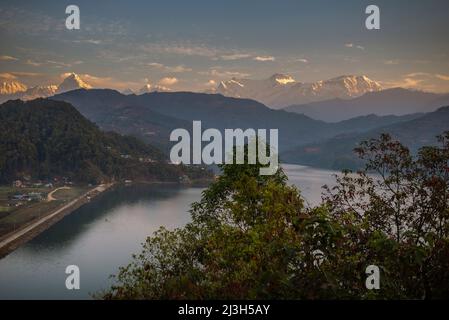 Annapurna Range über Begnas Lake, Pokhara, Nepal Stockfoto