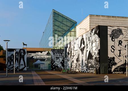 Frankreich, Bas Rhin, Straßburg, Musee d'Art Moderne et Contemporain de Strasbourg auch genannt MAMCS (Museum für Moderne und Zeitgenössische Kunst in Straßburg) vom Architekten Adrien Fainsilber, Street Art Stockfoto