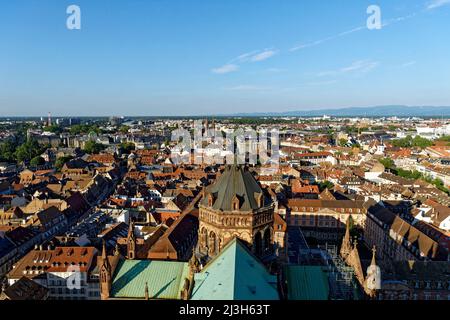 Frankreich, Bas Rhin, Straßburg, Altstadt, die von der UNESCO zum Weltkulturerbe erklärt wurde, Kathedrale Notre Dame und Kirche Saint-Paul im Hintergrund Stockfoto