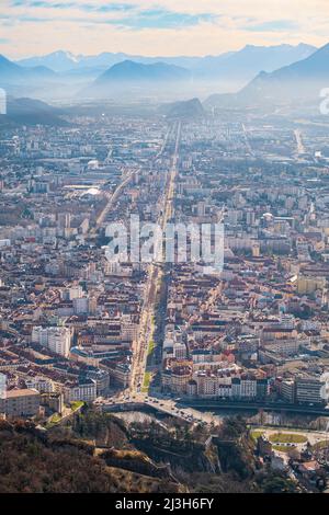 Frankreich, Isere, Grenoble, Chartreuse-Massiv, Panorama über die Stadt vom Mont Jalla (alt : 634m) Stockfoto