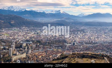Frankreich, Isere, Grenoble, Chartreuse-Massiv, Panorama über die Stadt vom Mont Jalla (alt : 634m) Stockfoto