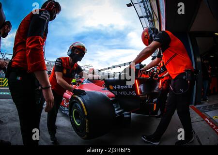 Melbourne, Victoria, Australien. 8. April 2022. MELBOURNE, AUSTRALIEN - 8. APRIL: Charles Leclerc von Scuderia Ferrari beim zweiten Training beim Formel 1 Grand Prix von Australien 2022 am 8.. April 2022 (Bildquelle: © Chris Putnam/ZUMA Press Wire) Stockfoto